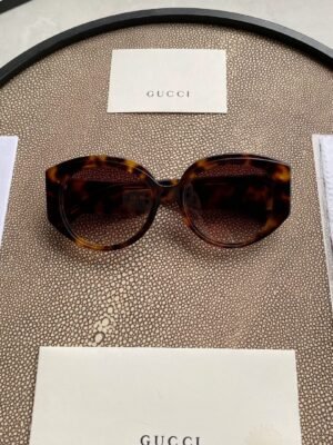 OVERSIZED ROUND SUNGLASSES