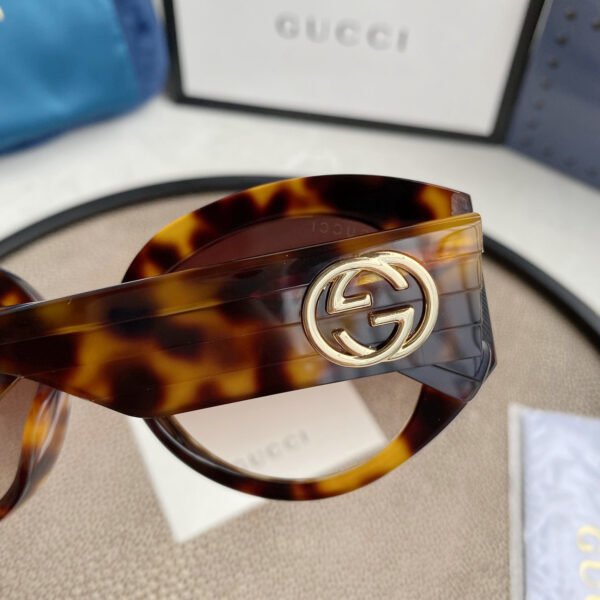 OVERSIZED ROUND SUNGLASSES