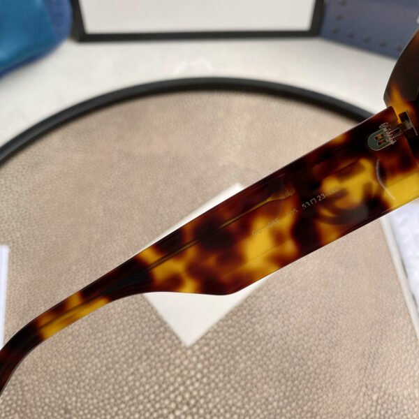 OVERSIZED ROUND SUNGLASSES