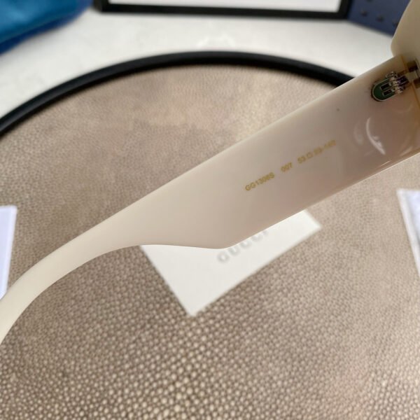 OVERSIZED ROUND SUNGLASSES