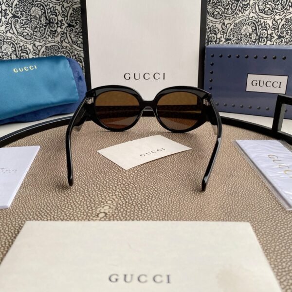 OVERSIZED ROUND SUNGLASSES