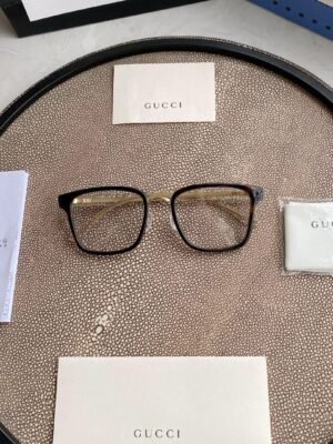 Gucci Eyewear square tinted sunglasses