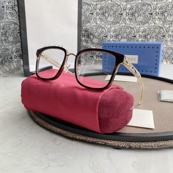 Gucci Eyewear square tinted sunglasses
