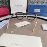 Gucci Eyewear square tinted sunglasses