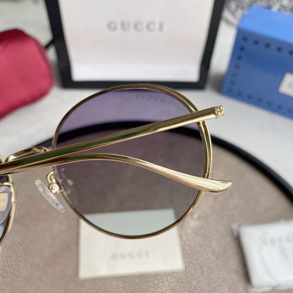 Chloé Eyewear engraved-logo round-frame sunglasses