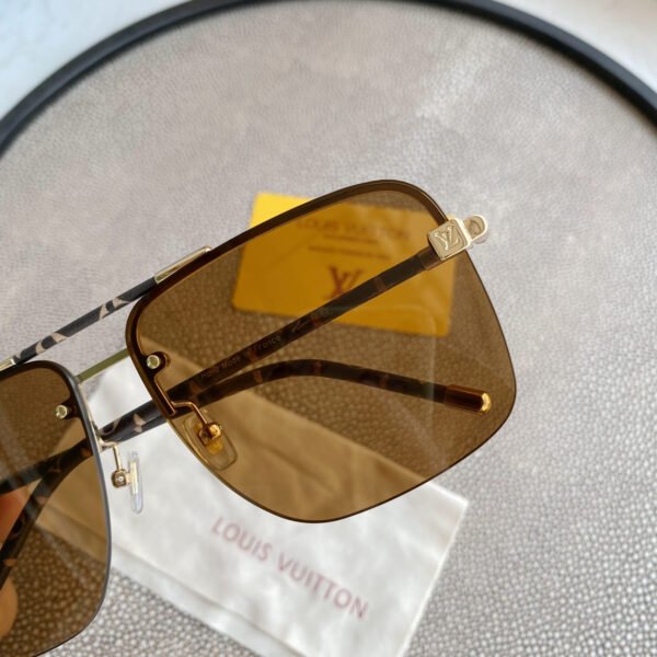LV GOLD AVIATOR SUNGLASSES