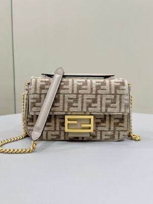 Fendi Chain Shoulder Bag