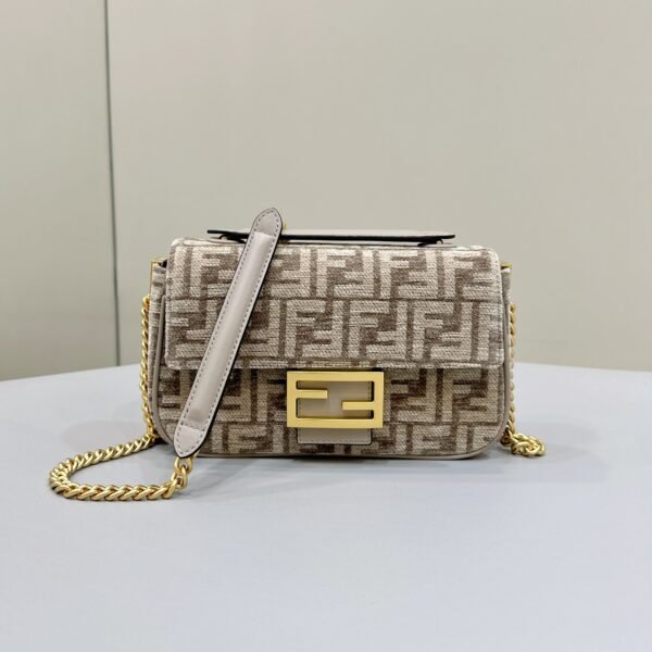 Fendi Chain Shoulder Bag
