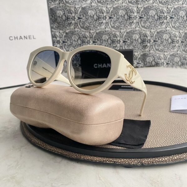 CHANEL Sunglasses
