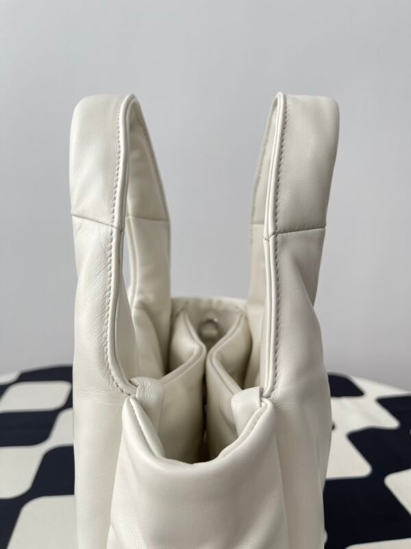 𝐏𝐫𝐚𝐝𝐚 𝐒𝐨𝐟𝐭 𝐁𝐚𝐠