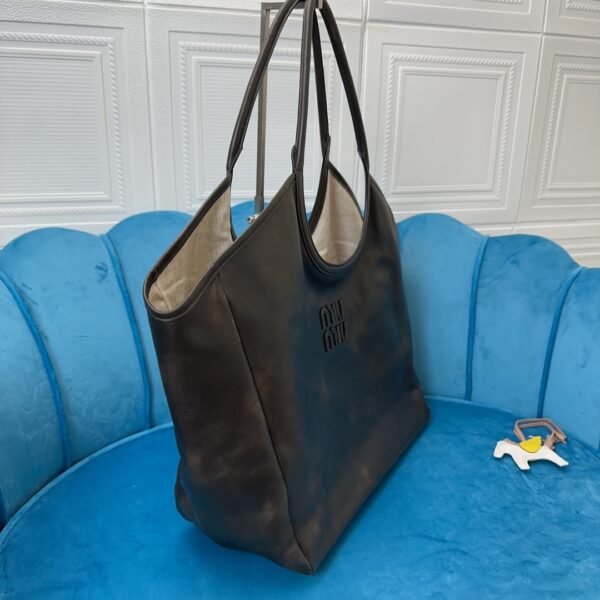 Lvy Leather bag
