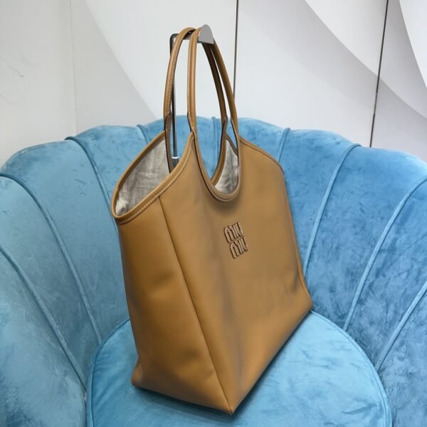 Lvy Leather bag
