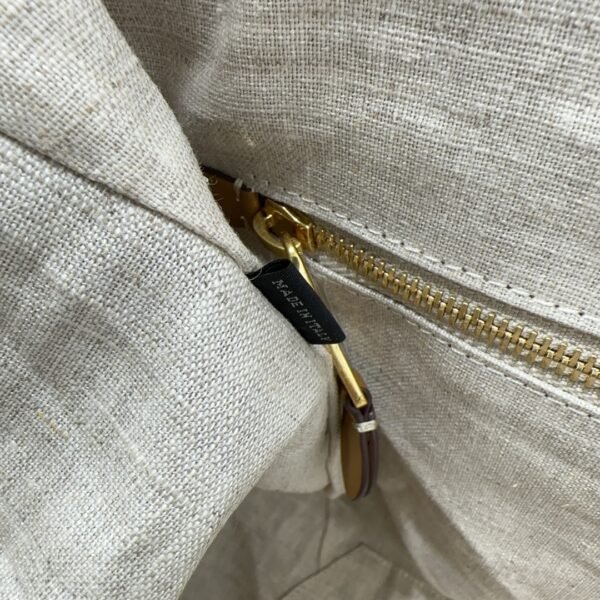 Lvy Leather bag