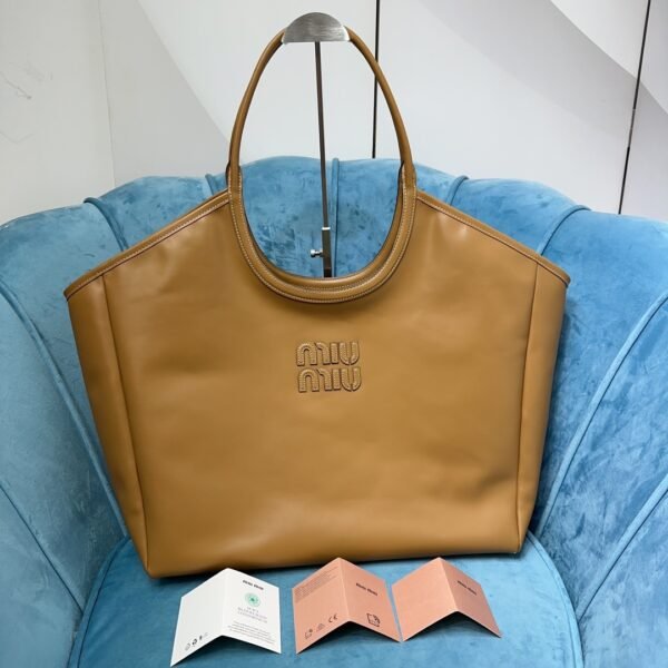Lvy Leather bag