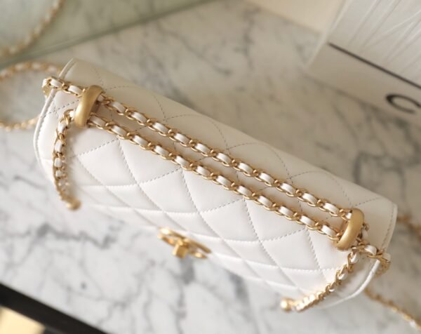 𝖠𝗇𝗍𝗂𝖻𝖺 flap bag