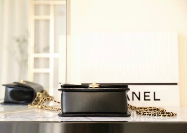 𝖠𝗇𝗍𝗂𝖻𝖺 flap bag