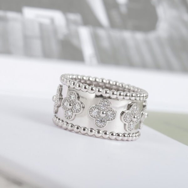 Van Cleef Perlée Ring