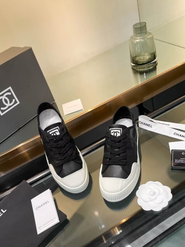 Chanel CASUAL SHOES IN BLACK MIX WHITE LAMBSKIN
