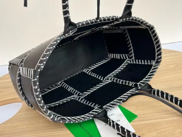 Bottega Veneta Medium Arco Tote Bag