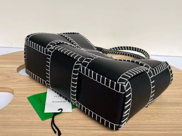 Bottega Veneta Medium Arco Tote Bag