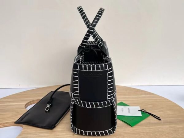 Bottega Veneta Medium Arco Tote Bag