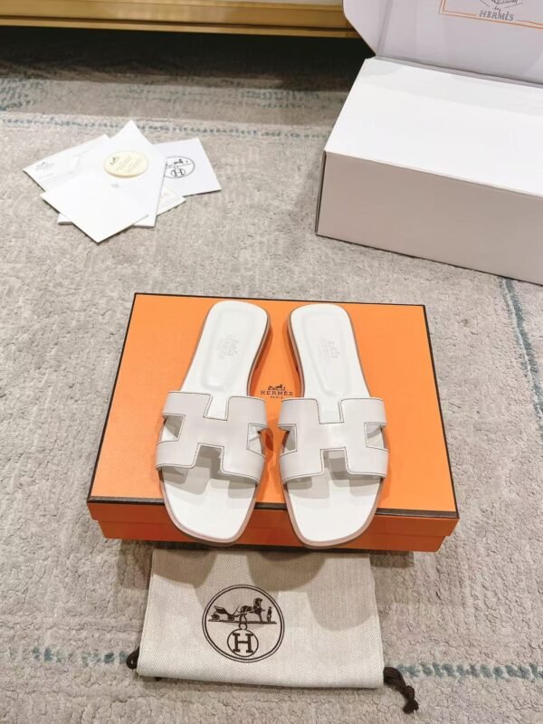 BNIB Hermes Oran sandal white Blanc