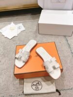 BNIB Hermes Oran sandal white Blanc