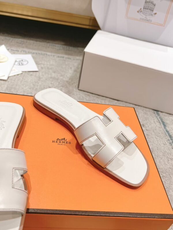 BNIB Hermes Oran sandal white Blanc