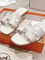 BNIB Hermes Oran sandal white Blanc