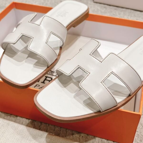 BNIB Hermes Oran sandal white Blanc
