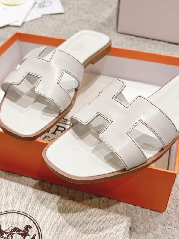 BNIB Hermes Oran sandal white Blanc